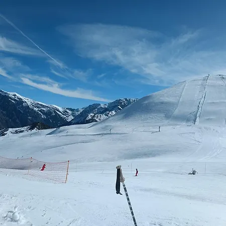 En Station De Familiale, Vue Sur Les Montagnes La Morte