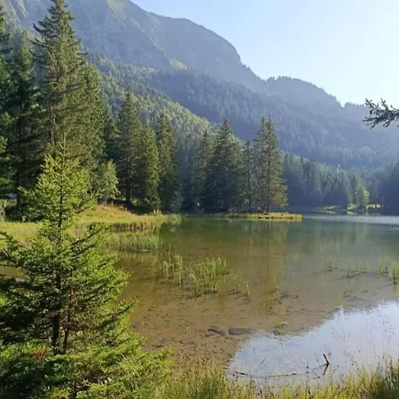 En Station De Familiale, Vue Sur Les Montagnes