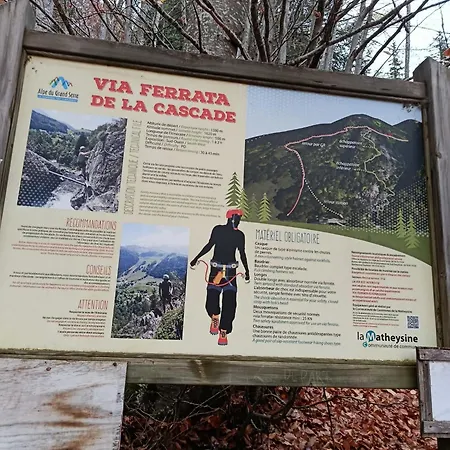 En Station De Familiale, Vue Sur Les Montagnes